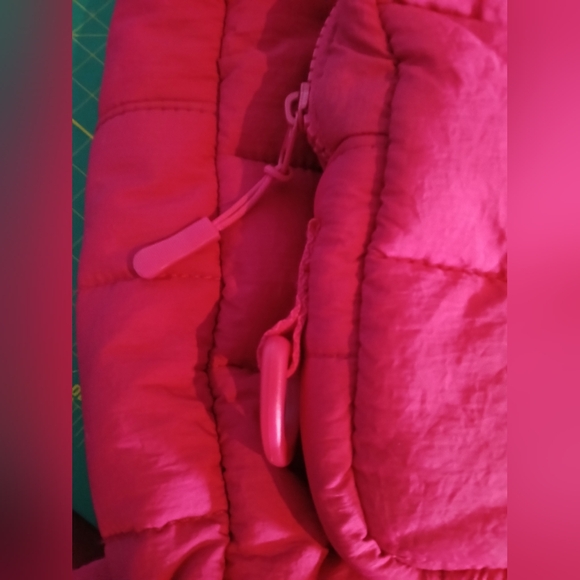 Neon pink puffer backpack - Picture 8 of 8